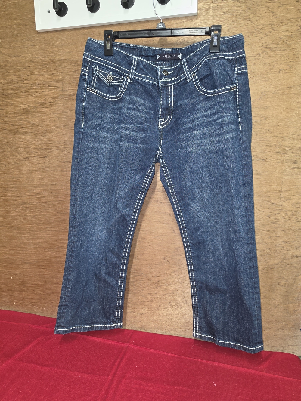 Vigoss Medium Wash Blue Denim Cropped Jeans with Contrast Stitching 32/13 EUC